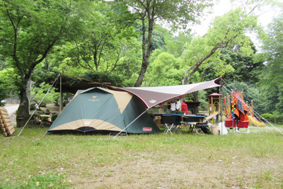 やすらぎ村2日目_小川張り真横から4451.JPG