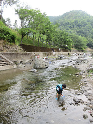やすらぎ村2日目_川遊び4445.JPG