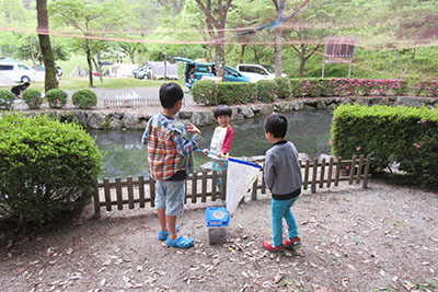 やすらぎ村2日目_池の横4443.JPG