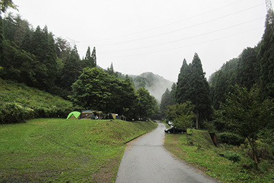 ウッディパル2_3675_管理棟横の道.JPG