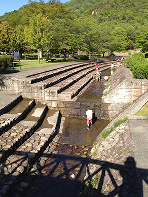 日時計の丘公園_施設_川.jpg
